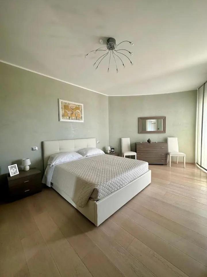 Sigis House - Independent Apartment Sea View Fiumicino Buitenkant foto