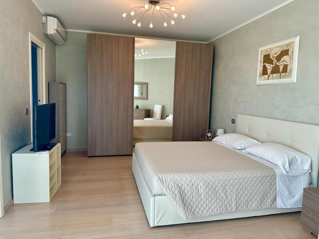 Sigis House - Independent Apartment Sea View Fiumicino Buitenkant foto
