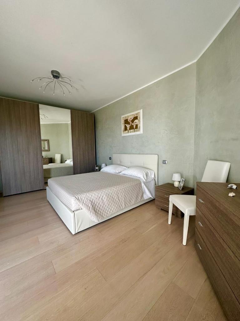 Sigis House - Independent Apartment Sea View Fiumicino Buitenkant foto